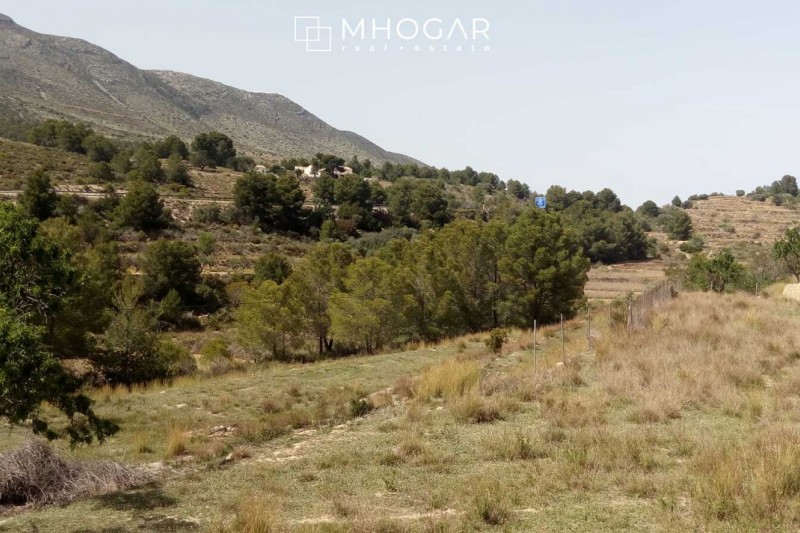 Parcela con vistas a la montaña Sierra de Bernia!